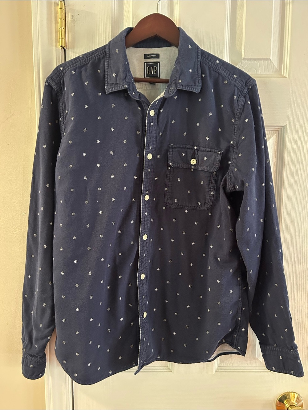 GAP Men’s L Untucked Fit Navy Blue Printed Button Down Shirt